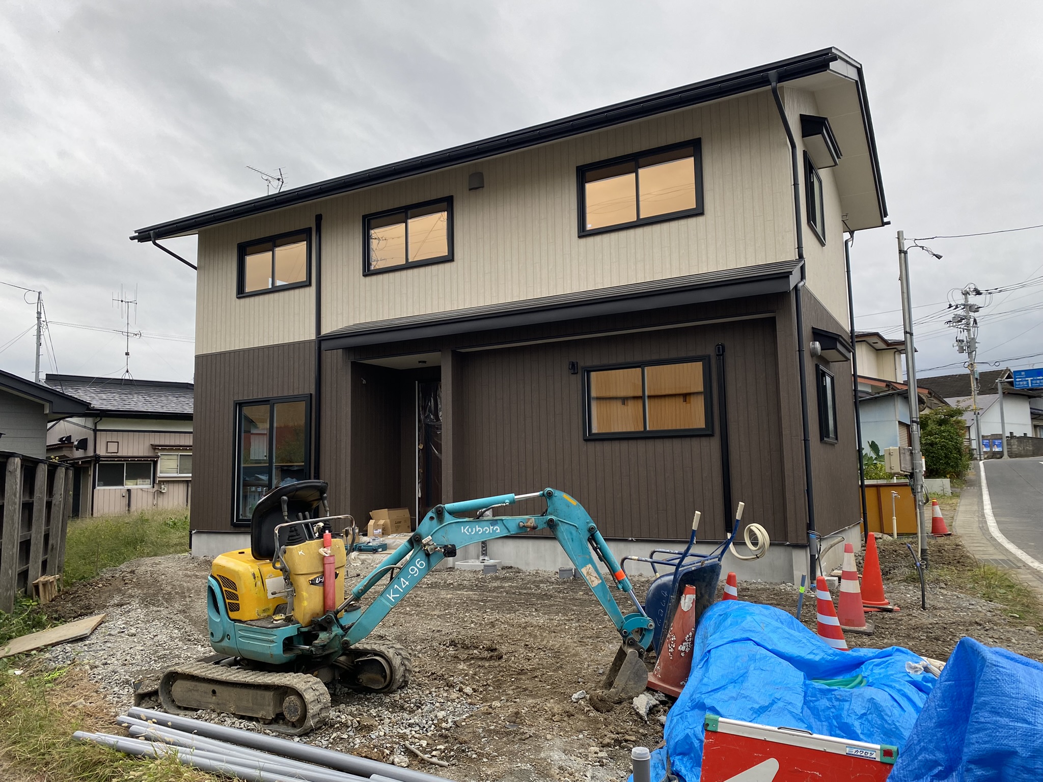 世界遺産の町、平泉町K様邸建方完了！2×4、間仕切り自由設計、箱型シンプルデザインのコスパの良い住宅！ 写真